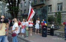 В Киеве проходит акция солидарности с белорусами (фото)