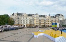 Зеленский пообещал военный "парад украинской победы" после возвращения всех территорий