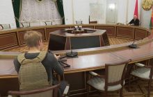 Коля взяв автомат: соцмережі вибухнули мемами про озброєного сина Лукашенка