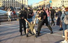 Білоруси в Мінську знову вийшли на протести: є затримані (відео)