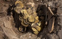 В Израиле во время раскопок нашли глиняный сосуд с золотыми монетами (фото)