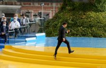 Концерт Зеленского: нардеп обратилась в прокуратуру из-за надругательства над флагом Украины в День Независимости