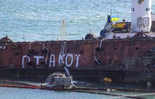 Танкер "Делфи" наконец поставили на ровный киль – почти через год после аварии (фото)