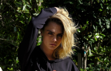 Кара Делевінь стане ведучою серіалу про порнографію і пройде дослідження в секс-лабораторії