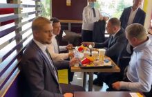 Проміняв шаурму на нагетси: Зеленський зайшов в Mcdonald's в Дніпрі і потрапив на відео