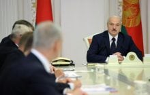 Лукашенко говорит, что "перехватил" разговор о "фальсификации" отравления Навального