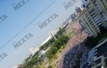 "Мы на день рождения!": около 100 тысяч минчан направились от центра к Дворцу независимости