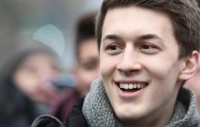 У Росії побили відомого опозиціонера: зловмисники втекли на самокатах (фото)