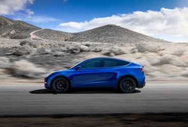 В электромобили Tesla встроят скандальный ИИ Grok AI Илона Маска