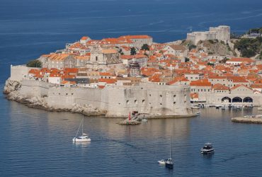 36 туристов на одного местного жителя: в каких городах Европы самые большие толпы