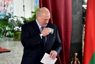 Лукашенко носить елітний швейцарський годинник із золотим корпусом: що відомо про модель