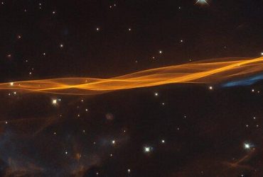 Словно вуаль: Хаббл сделал снимок взрывной волны от сверхновой