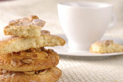 Кекс с орехами: простой рецепт десерта за 30 минут