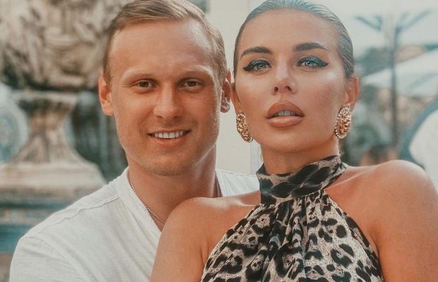 "Мои лучшие свадебные фото": Седокова удивила фанатов забавными снимками с женихом