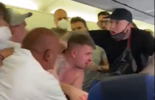 Пасажири рейсу на Ібіцу побилися через маски і потрапили на відео