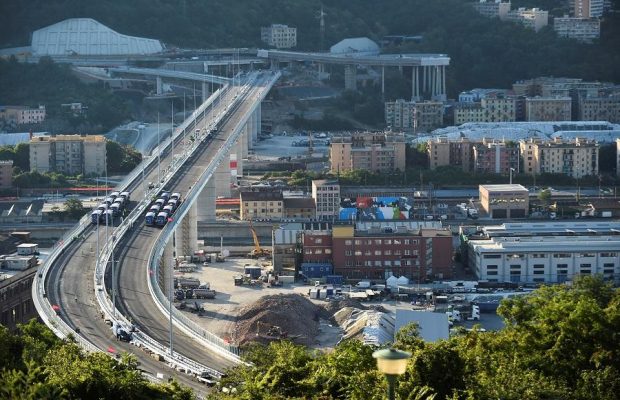В Генуе вместо обвалившегося моста, где погибло 43 человека, открывают новый (фоторепортаж)