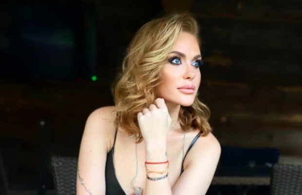 Слава Каминская показала, как ее дети едят червей