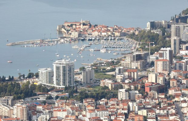 Ніяких дискотек: Чорногорія вводить карантинні обмеження через штам "дельта"