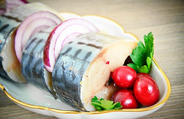 Як смачно замаринувати скумбрію: рецепти неймовірно апетитної рибки