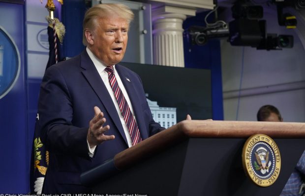 Відома порнозірка відсудила у Трампа цілий статок за секс з ним
