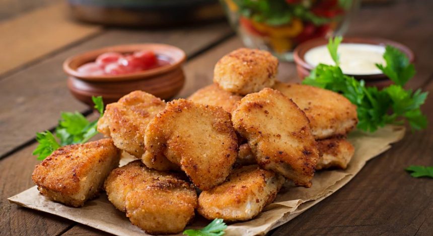 Хрустящие и сочные наггетсы: как приготовить вкусную закуску дома