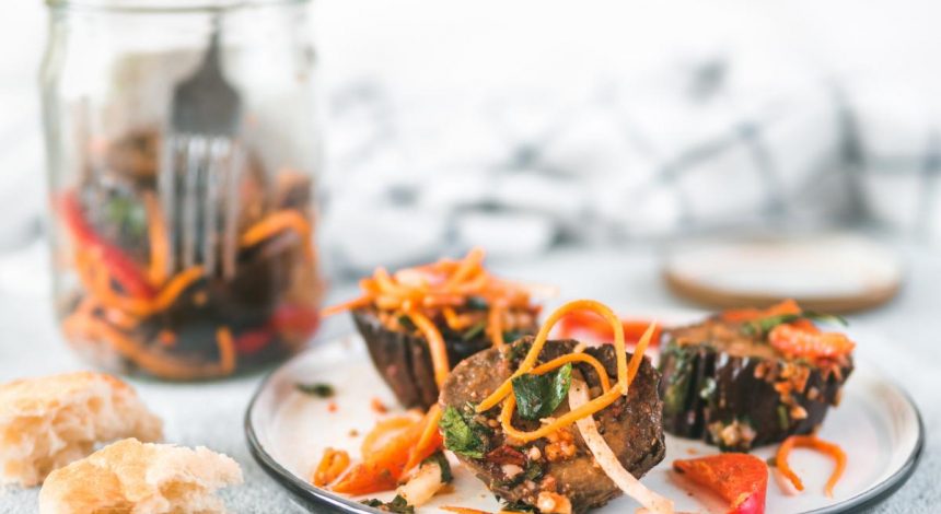 Разлетаются на "ура": вкуснейшие маринованные баклажаны на зиму