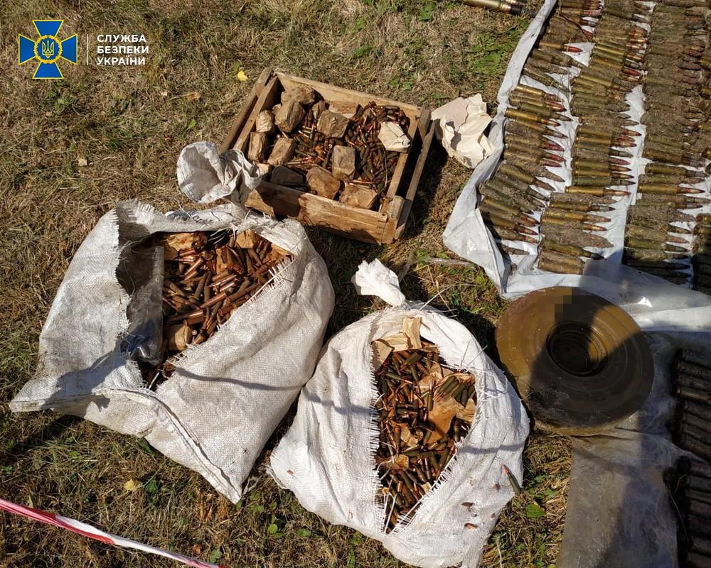 У схроні знайшли понад 7 тисяч набоїв / фото СБУ У схроні знайшли понад 7 тисяч набоїв / фото СБУ