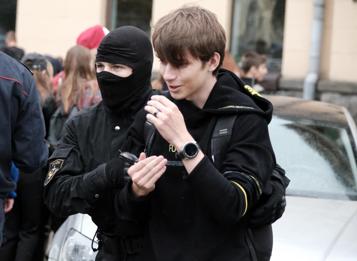 Задерживать несовершеннолетних "партизанов" приехал ОМОН / иллюстрация REUTERS Задерживать несовершеннолетних "партизанов" приехал ОМОН / иллюстрация REUTERS
