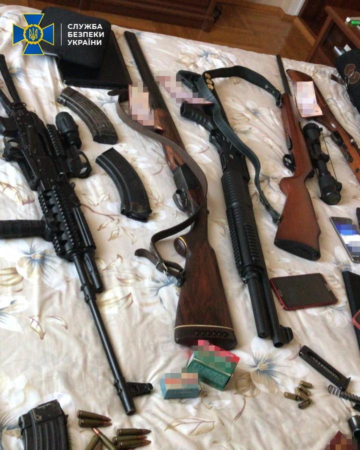 У мужчин обнаружили оружие / фото ssu.gov.ua У мужчин обнаружили оружие / фото ssu.gov.ua