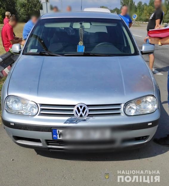 Зловмисника затримали на автотрасі "Херсон-Джанкой-Феодосія" / фото npu.gov.ua Зловмисника затримали на автотрасі "Херсон-Джанкой-Феодосія" / фото npu.gov.ua