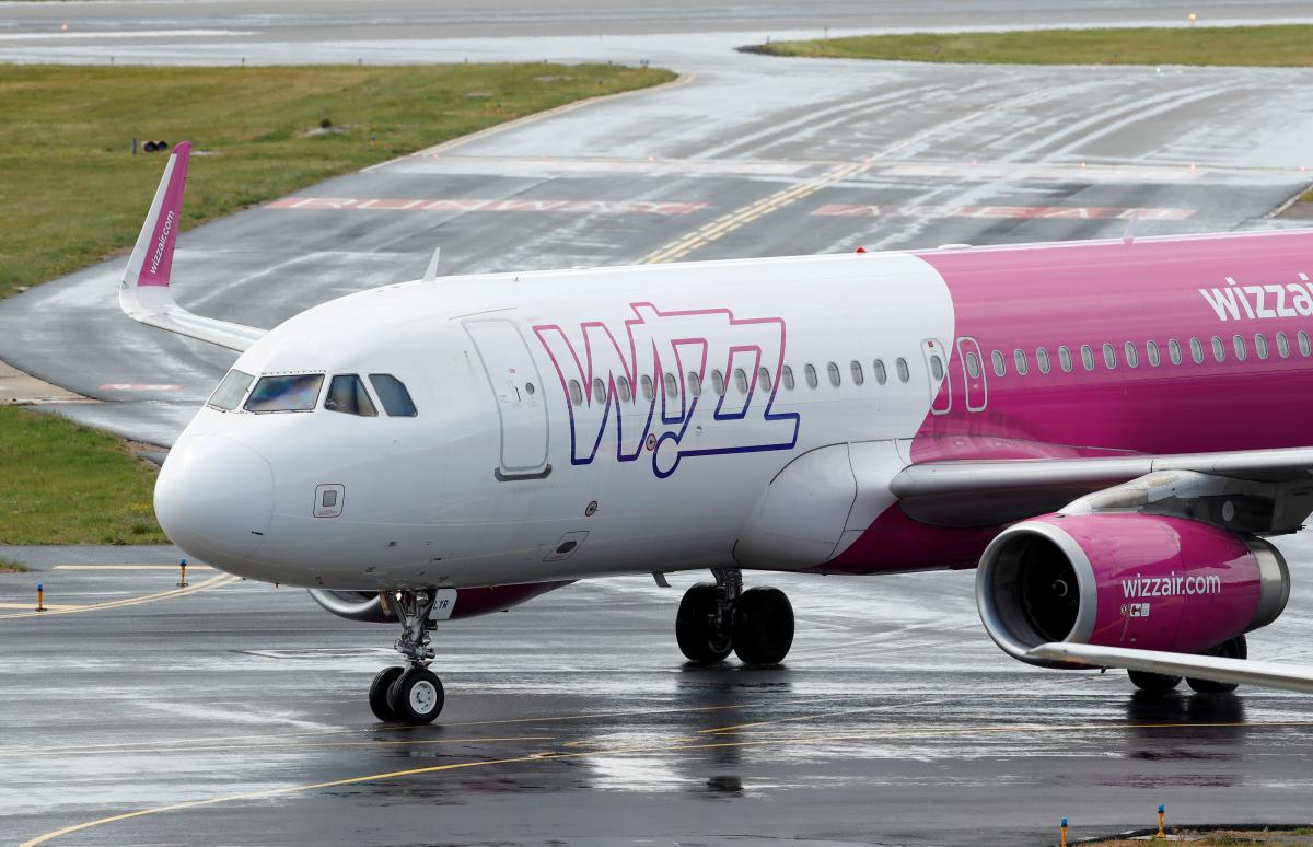 Авіакомпанія Wizz Air скасувала 20 напрямків з України на січень-березень 2022 року / фото REUTERS