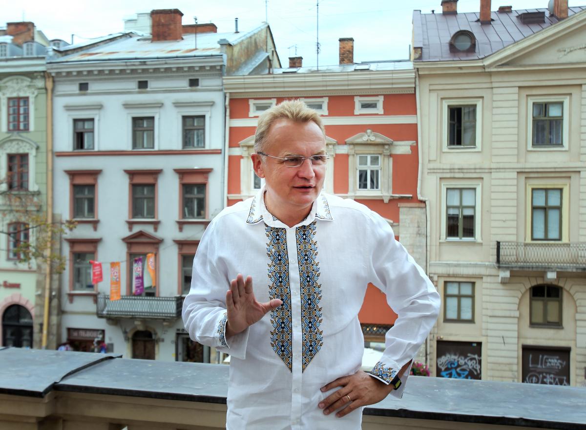 Мэр Львова Андрей Садовый побеждает на выборах / фото УНИАН (Александр Синица) Мэр Львова Андрей Садовый побеждает на выборах / фото УНИАН (Александр Синица)