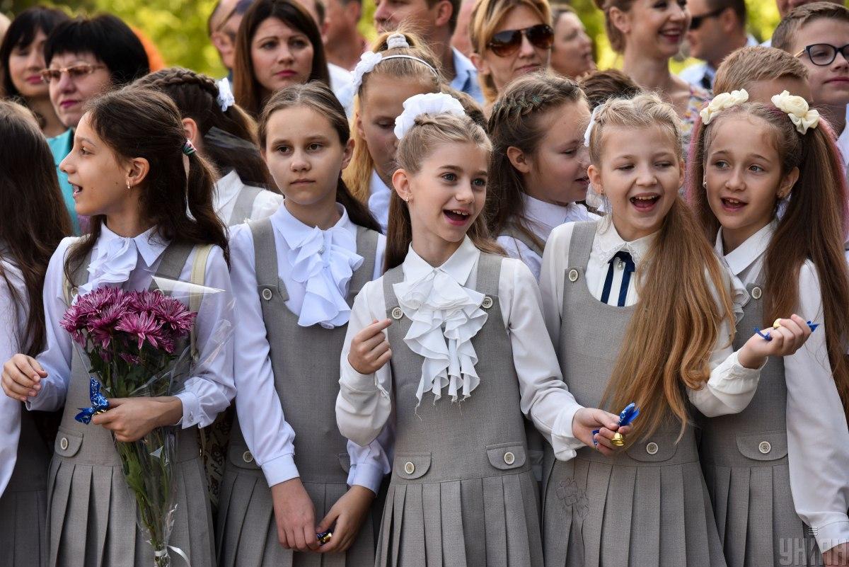 У Криму побоялися проводити вуличні лінійки / фото УНІАН, Олександр Прилепа У Криму побоялися проводити вуличні лінійки / фото УНІАН, Олександр Прилепа