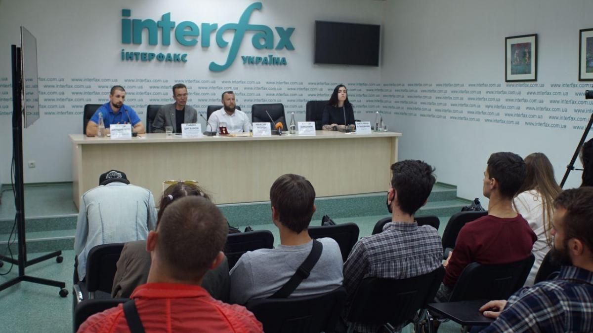 Обстрел автобуса под Харьковом: задержанные получили награду 'Народный Герой' Обстрел автобуса под Харьковом: задержанные получили награду 'Народный Герой'