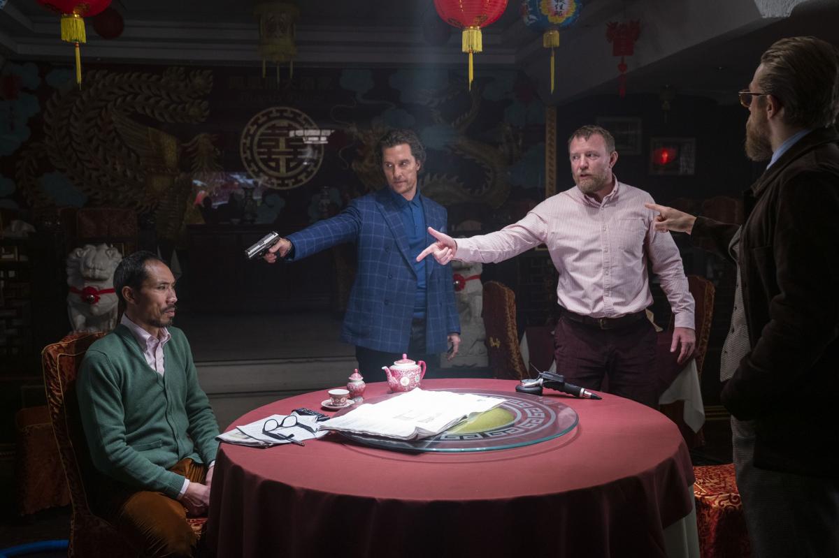 Кадр зі зйомок фільму «Джентльмени» / фото twitter.com/realguyritchie Кадр зі зйомок фільму «Джентльмени» / фото twitter.com/realguyritchie