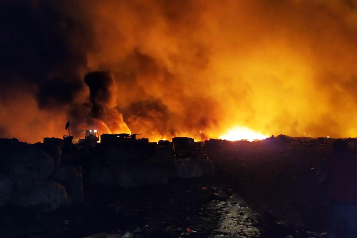 Близько опівночі 11 вересня займання було локалізоване / фото ДСНС Близько опівночі 11 вересня займання було локалізоване / фото ДСНС