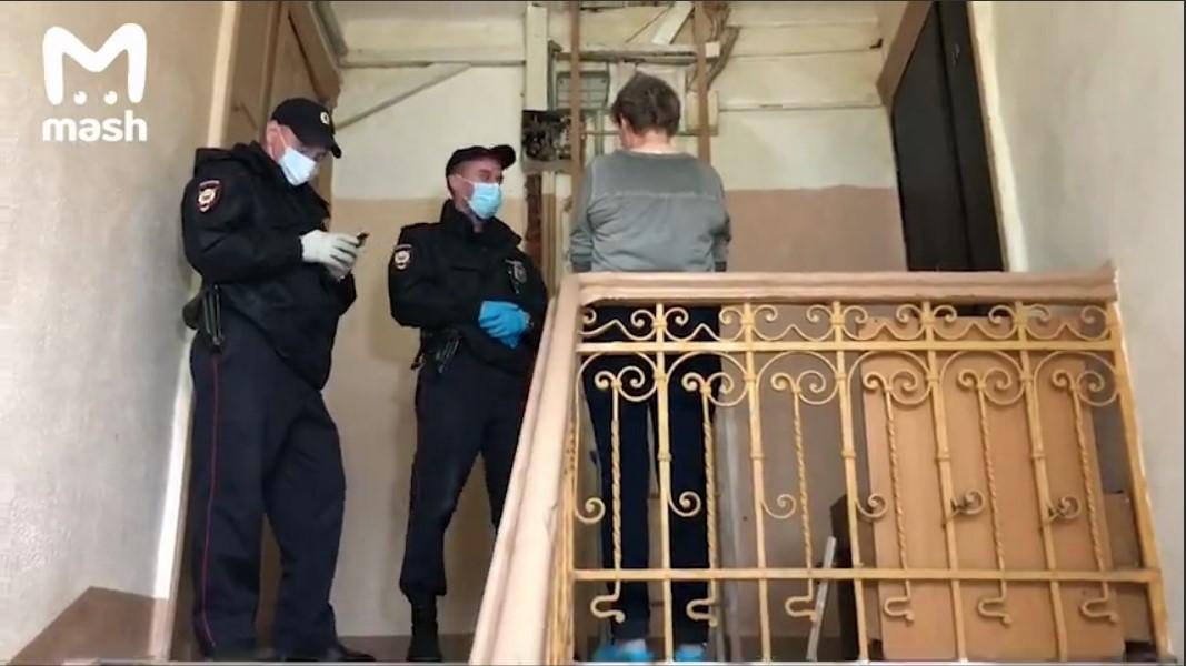 Жителей аварийного дома эвакуировали / скриншот из видео Жителей аварийного дома эвакуировали / скриншот из видео