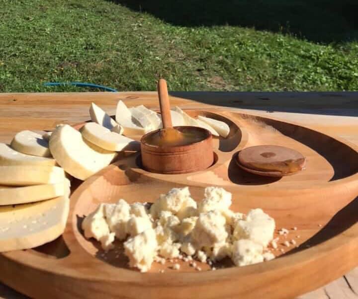 В Україні зареєстрували географічне зазначення «Гуцульська коров'яча бриндза» / Фото iftourism В Україні зареєстрували географічне зазначення «Гуцульська коров'яча бриндза» / Фото iftourism