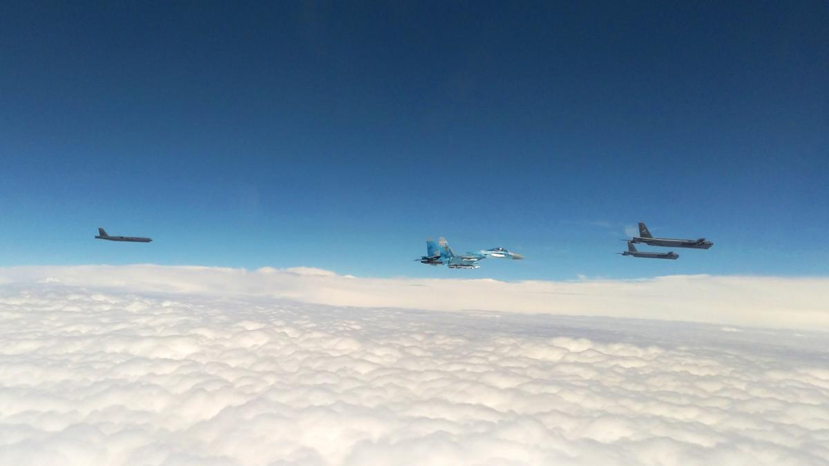 U.S. B-52 over Ukraine / Photo from facebook.com/kpszsu