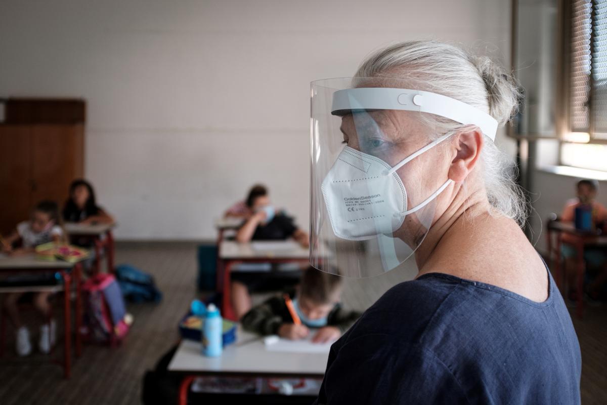Массовая прививка работников учебных заведений начнется через неделю / фото REUTERS