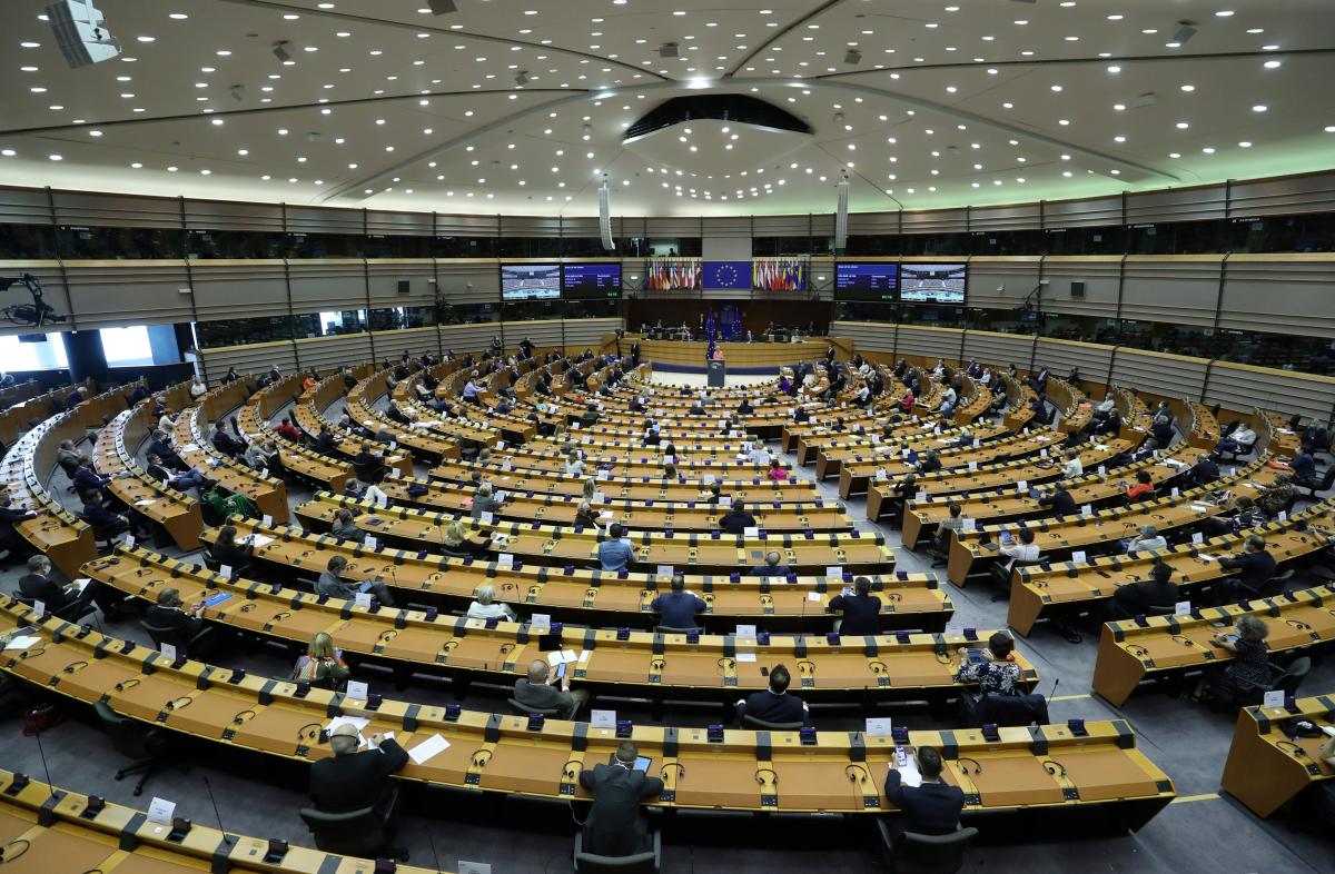 Депутаты Европарламента надеются окончательно согласовать свою позицию по ИИ на следующей неделе / фото REUTERS