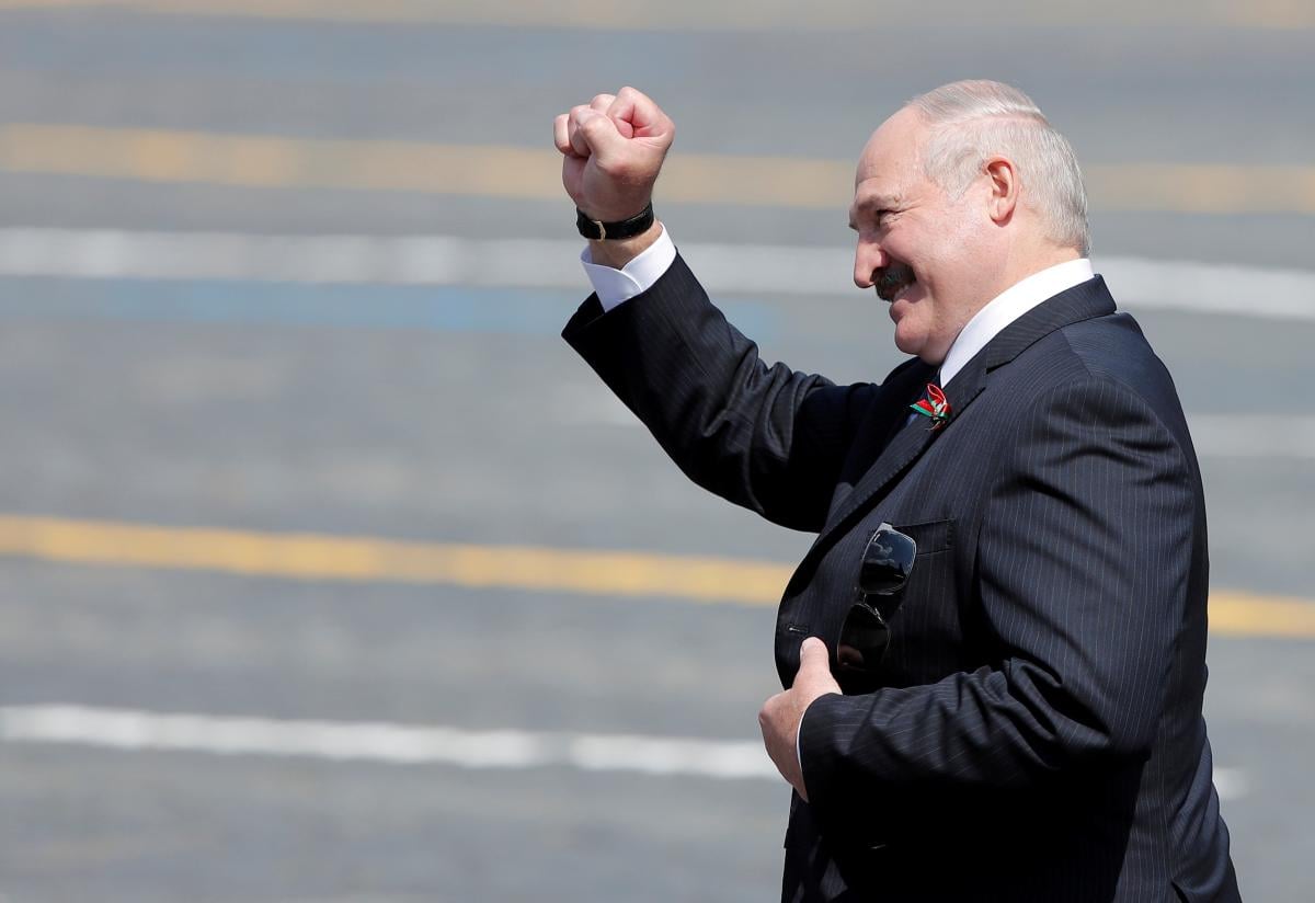 В последняя время ходят слухи о болезни Лукашенко / фото REUTERS В последняя время ходят слухи о болезни Лукашенко / фото REUTERS