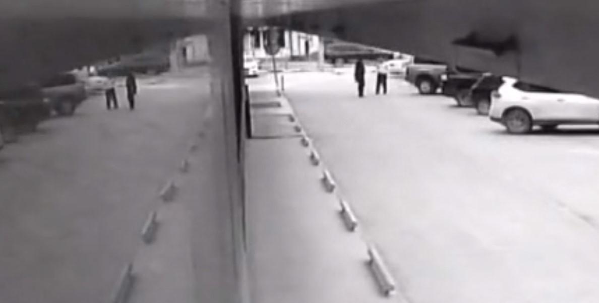 На відео видно, що жінка не їхала на великій швидкості як стверджував депутат / скріншот з відео На відео видно, що жінка не їхала на великій швидкості як стверджував депутат / скріншот з відео