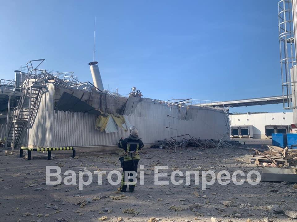 В Киеве на пивзаводе произошел взрыв / фото facebook.com/vartovi.espreso В Киеве на пивзаводе произошел взрыв / фото facebook.com/vartovi.espreso