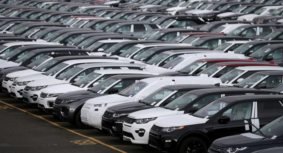 Новые автомобили стали покупать реже / фото REUTERS Новые автомобили стали покупать реже / фото REUTERS