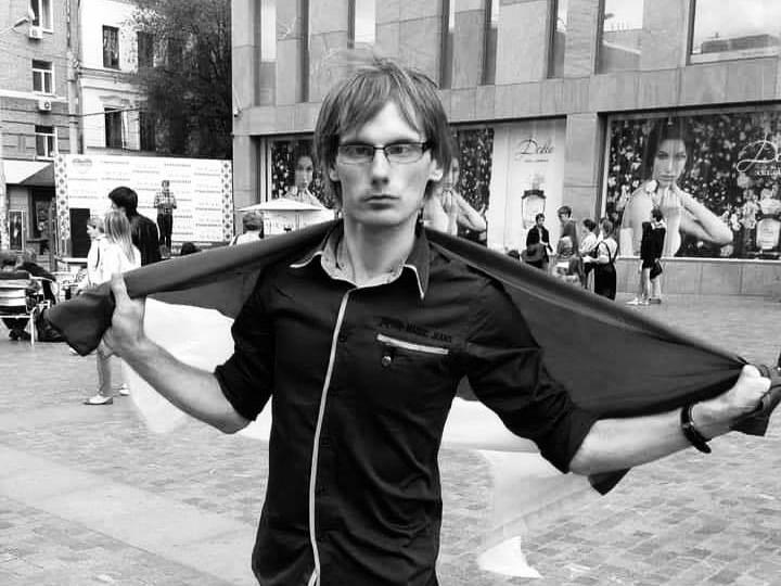 Загиблий Олександр Карасєв не зміг відбитися від нападників через ДЦП / Фото facebook.com Загиблий Олександр Карасєв не зміг відбитися від нападників через ДЦП / Фото facebook.com