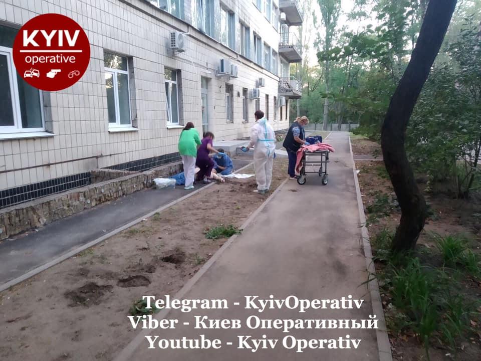 Два самоубийства произошли за двое суток / фото "Киев оперативный" Два самоубийства произошли за двое суток / фото "Киев оперативный"