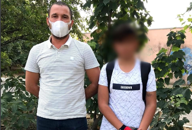 Чоловік допоміг знайти підлітка, який втік з дому / фото facebook.com/khersonpolice Чоловік допоміг знайти підлітка, який втік з дому / фото facebook.com/khersonpolice