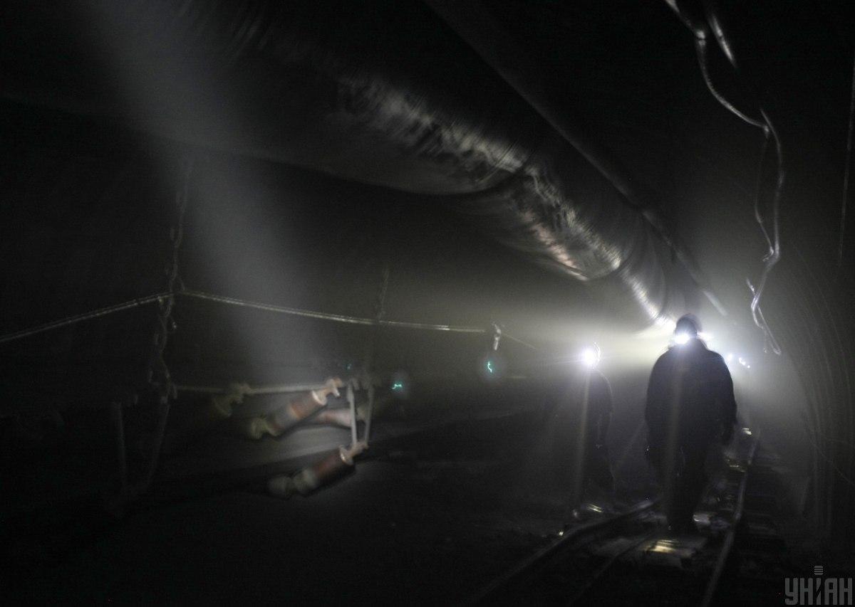 Miners stuck underground / photo 