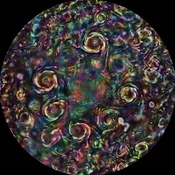 Штормы на Юпитере похожи на розы / фото NASA/JPL-Caltech/SwRI/MSSS Штормы на Юпитере похожи на розы / фото NASA/JPL-Caltech/SwRI/MSSS
